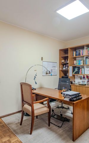 Casa à venda com 580m², 3 quartos e sem vagaEscritório