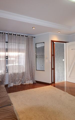 Casa à venda com 190m², 3 quartos e 4 vagasSala
