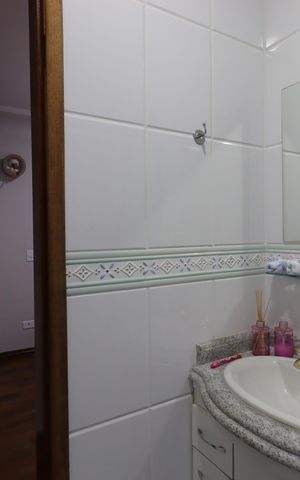 Casa à venda com 190m², 3 quartos e 4 vagasBanheiro da Suíte 2