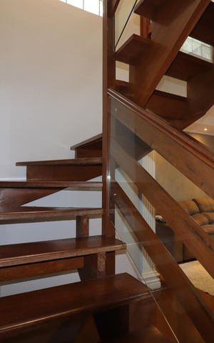 Casa à venda com 190m², 3 quartos e 4 vagasEscada