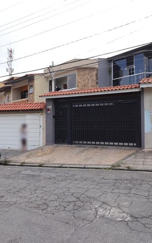 Casa à venda com 190m², 3 quartos e 4 vagasFachada