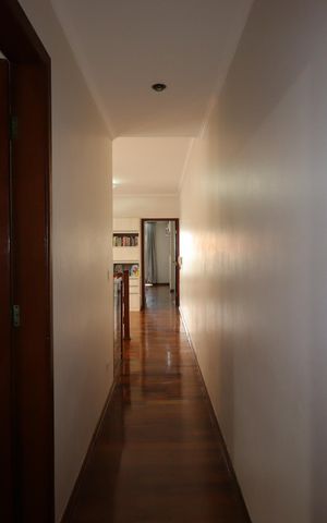 Casa à venda com 190m², 3 quartos e 4 vagasCorredor