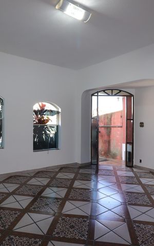 Casa para alugar com 90m², 1 quarto e 2 vagasSala