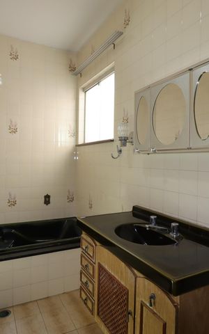 Casa para alugar com 90m², 1 quarto e 2 vagasBanheiro Social