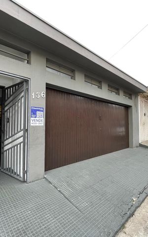 Casa à venda com 165m², 3 quartos e 2 vagas Casa à venda com 165m², 3 quartos e 2 vagasFachada