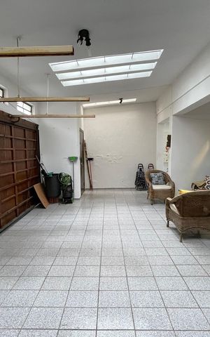Casa à venda com 165m², 3 quartos e 2 vagas Casa à venda com 165m², 3 quartos e 2 vagasGaragem