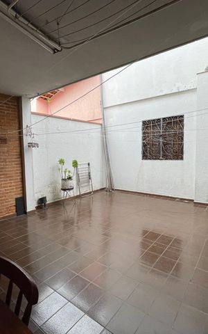 Casa à venda com 165m², 3 quartos e 2 vagas Casa à venda com 165m², 3 quartos e 2 vagasQuintal