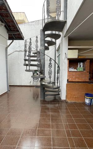 Casa à venda com 165m², 3 quartos e 2 vagas Casa à venda com 165m², 3 quartos e 2 vagasQuintal