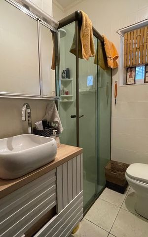 Casa à venda com 165m², 3 quartos e 2 vagas Casa à venda com 165m², 3 quartos e 2 vagasBanheiro