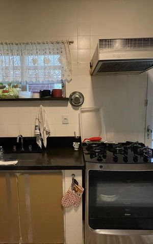 Casa à venda com 165m², 3 quartos e 2 vagas Casa à venda com 165m², 3 quartos e 2 vagasCozinha