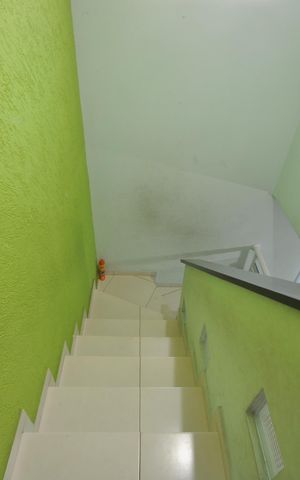 Casa à venda com 204m², 3 quartos e 2 vagasEscada