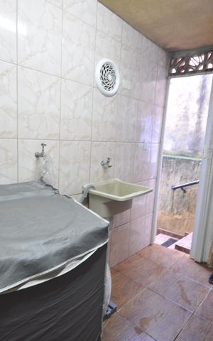 Casa à venda com 204m², 3 quartos e 2 vagasÁrea de serviço