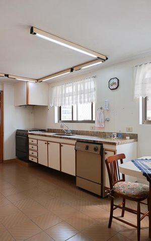Apartamento à venda com 265m², 3 quartos e 3 vagas Apartamento à venda com 265m², 3 quartos e 3 vagasCozinha