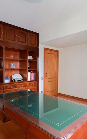 Apartamento à venda com 265m², 3 quartos e 3 vagas Apartamento à venda com 265m², 3 quartos e 3 vagasEscritório