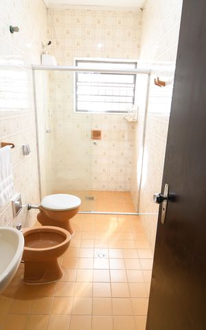 Casa para alugar com 240m², 3 quartos e 2 vagasBanheiro 2