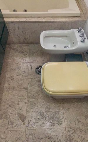 Apartamento para alugar com 400m², 3 quartos e 4 vagas Apartamento para alugar com 400m², 3 quartos e 4 vagasBanheiro da Suíte 2