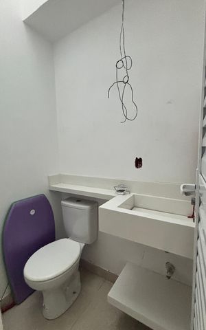Casa à venda com 200m², 2 quartos e sem vaga Casa à venda com 200m², 2 quartos e sem vagaBanheiro Externo