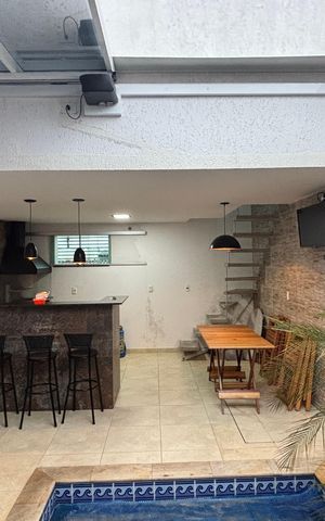 Casa à venda com 200m², 2 quartos e sem vaga Casa à venda com 200m², 2 quartos e sem vagaQuintal