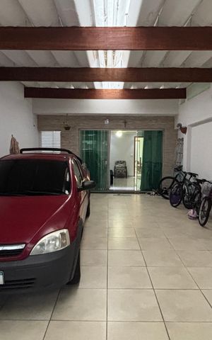 Casa à venda com 200m², 2 quartos e sem vaga Casa à venda com 200m², 2 quartos e sem vagaGaragem