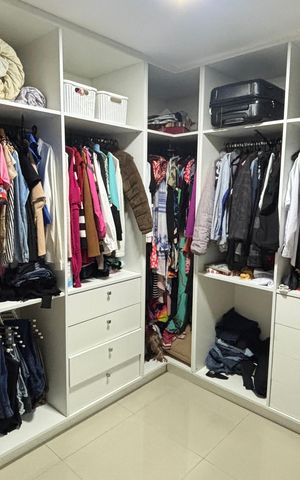 Casa à venda com 200m², 2 quartos e sem vaga Casa à venda com 200m², 2 quartos e sem vagaSuíte 1 Closet