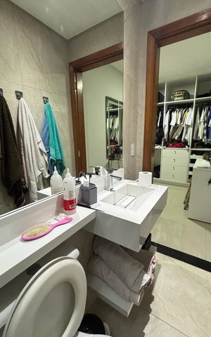Casa à venda com 200m², 2 quartos e sem vaga Casa à venda com 200m², 2 quartos e sem vagaBanheiro da Suíte 1