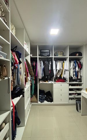 Casa à venda com 200m², 2 quartos e sem vaga Casa à venda com 200m², 2 quartos e sem vagaSuíte 1 Closet