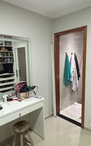 Casa à venda com 200m², 2 quartos e sem vaga Casa à venda com 200m², 2 quartos e sem vagaSuíte 1 Closet
