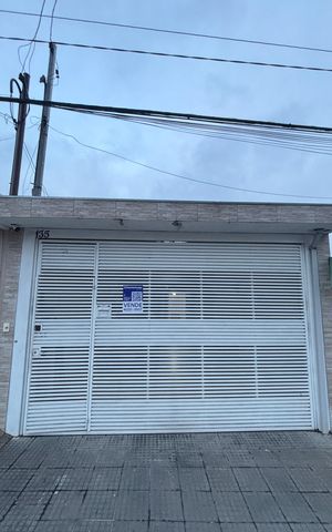 Casa à venda com 200m², 2 quartos e sem vaga Casa à venda com 200m², 2 quartos e sem vagaFachada