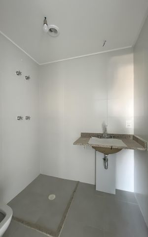 Apartamento à venda com 96m², 2 quartos e 1 vaga Apartamento à venda com 96m², 2 quartos e 1 vagaBanheiro social