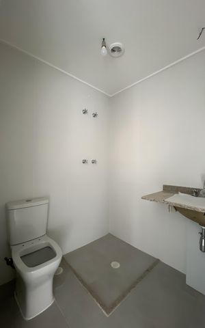Apartamento à venda com 96m², 2 quartos e 1 vaga Apartamento à venda com 96m², 2 quartos e 1 vagaBanheiro social