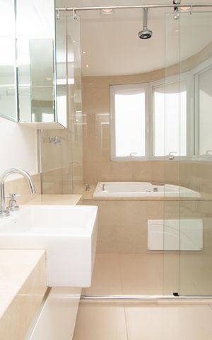 Apartamento à venda com 275m², 4 quartos e 5 vagas Apartamento à venda com 275m², 4 quartos e 5 vagasBanheiro da Suíte 4