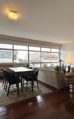 Apartamento à venda com 190m², 4 quartos e 1 vaga Apartamento à venda com 190m², 4 quartos e 1 vagaSala