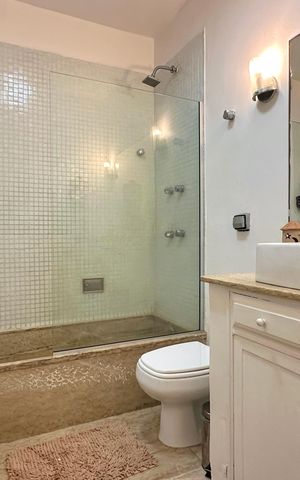Apartamento à venda com 190m², 4 quartos e 1 vaga Apartamento à venda com 190m², 4 quartos e 1 vagaBanheiro