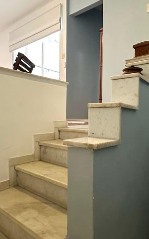 Apartamento à venda com 190m², 4 quartos e 1 vaga Apartamento à venda com 190m², 4 quartos e 1 vagaEscada