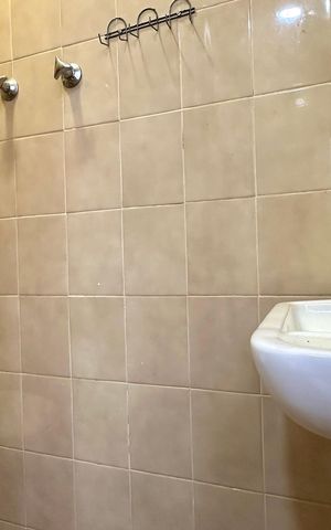 Apartamento à venda com 190m², 4 quartos e 1 vaga Apartamento à venda com 190m², 4 quartos e 1 vagaBanheiro de Serviço