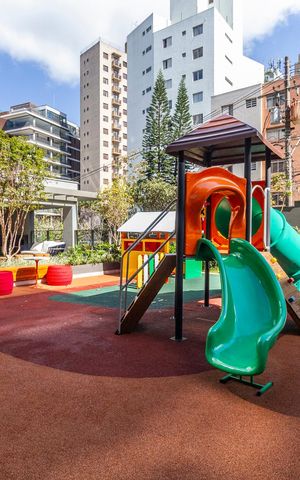 Apartamento à venda com 277m², 4 quartos e 4 vagas Apartamento à venda com 277m², 4 quartos e 4 vagasÁrea comum - Playground