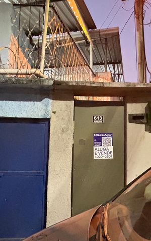 Casa à venda com 300m², 3 quartos e sem vagaFachada + Plaquinha