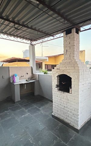 Casa à venda com 300m², 3 quartos e sem vagaÁrea de Serviço/churrasqueira