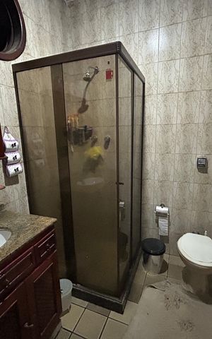 Casa à venda com 300m², 3 quartos e sem vagaBanheiro da Suíte
