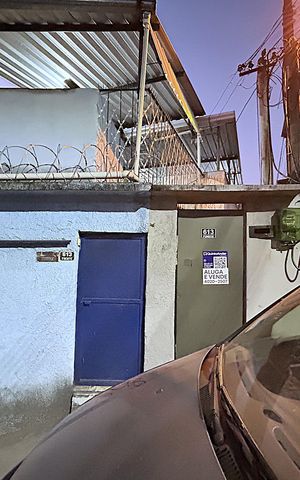 Casa à venda com 300m², 3 quartos e sem vagaFachada + plaquinha