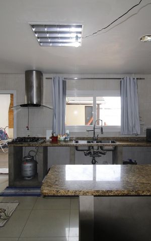 Casa à venda com 450m², 4 quartos e 6 vagasCozinha