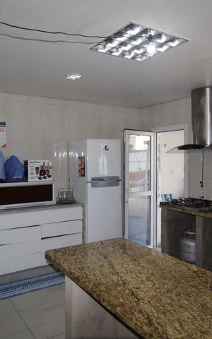 Casa à venda com 450m², 4 quartos e 6 vagasCozinha