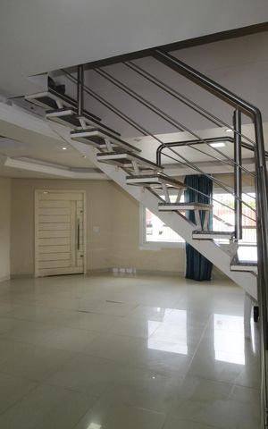Casa à venda com 450m², 4 quartos e 6 vagasSala
