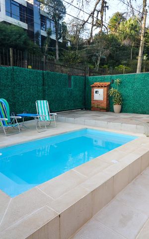 Casa de condomínio à venda com 222m², 3 quartos e 4 vagasPiscina