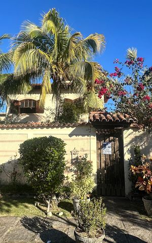 Casa de condomínio à venda com 600m², 4 quartos e 2 vagas Casa de condomínio à venda com 600m², 4 quartos e 2 vagasFachada