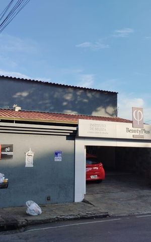 Casa à venda com 429m², 3 quartos e 4 vagas Casa à venda com 429m², 3 quartos e 4 vagasFachada