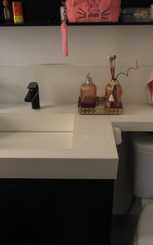 Apartamento à venda com 79m², 2 quartos e 2 vagasBanheiro da Suíte