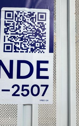 Apartamento à venda com 170m², 3 quartos e 2 vagas Apartamento à venda com 170m², 3 quartos e 2 vagasPlaca