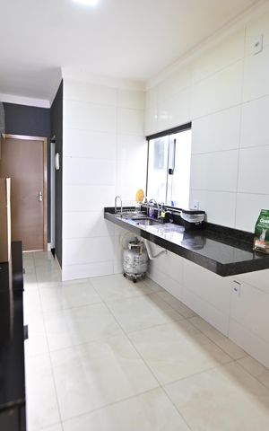 Casa à venda com 82m², 2 quartos e 2 vagas