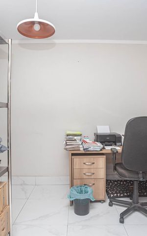 Casa para alugar com 205m², 4 quartos e 2 vagasEscritório
